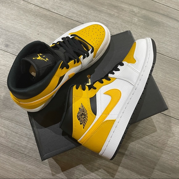 💛🤍Air Jordan 1 Mid University Gold Men's🤍💛 - Picture 7 of 9